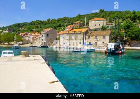 Blick auf den Fischerhafen, in dem Dorf Ausläufer, Insel Sipan, eines der Elafiti Inseln, Kroatien Stockfoto