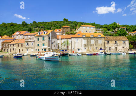 Blick auf den Fischerhafen, in dem Dorf Ausläufer, Insel Sipan, eines der Elafiti Inseln, Kroatien Stockfoto