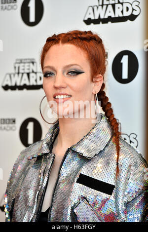 Jess Glynne Teilnahme an der BBC Radio 1 Teen Awards in der SSE Wembley Arena in London. PA-Geschichte-SHOWBIZ-Teen zu sehen. PRESSEVERBAND Foto. Bild Datum: Sonntag, 23. Oktober 2016. Bildnachweis sollte lauten: Matt Crossick/PA Wire. Stockfoto