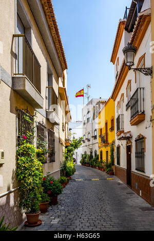 Schöne Gasse in der Altstadt (Almuñécar) Almunecar, Spanien Stockfoto