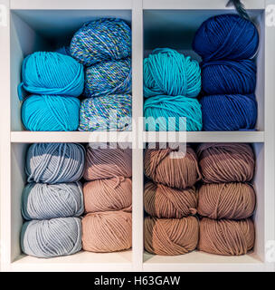 Wool threads balls arranged in squares Stockfoto