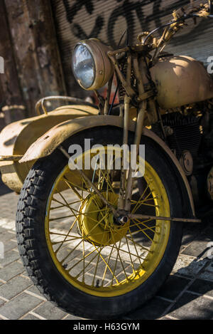 Altes Motorrad in den Straßen von Jaffa in Israel Stockfoto