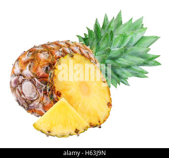 Reife Ananas isoliert auf weißem Hintergrund Beschneidungspfad Stockfoto