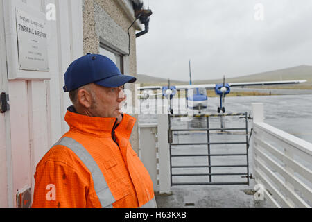 Tingwall Flughafen Shetland die Inselbewohner Ebenen verläuft, die Menschen zwischen den entfernten äußeren Inseln der Shetland Fähre Stockfoto