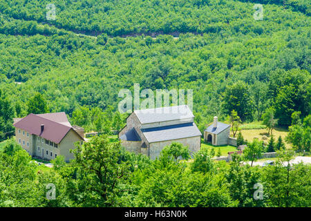 Das Kloster Piva (Kirche des Sv. Rolle oder Kirche der Himmelfahrt der Heiligen Mutter Gottes) in Piva, Montenegro Stockfoto