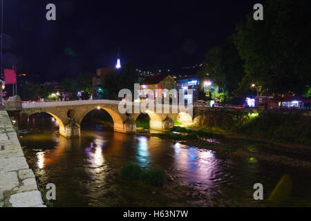 Die Latin-Brücke in der Nacht, in Sarajevo, Bosnien und Herzegowina Stockfoto