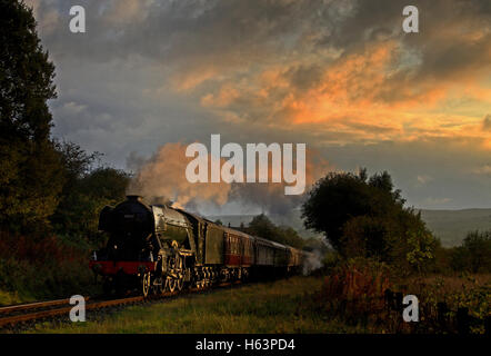 Flying Scotsman mit dem letzten Zug des Tages auf der East Lancashire Railway Stockfoto