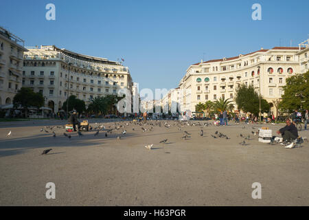 THESSALONIKI, Griechenland - 28. September 2016: Aristotelous Square, Thessaloniki, Griechenland. Aristoteles-Platz ist der Hauptplatz der Stadt-man Stockfoto