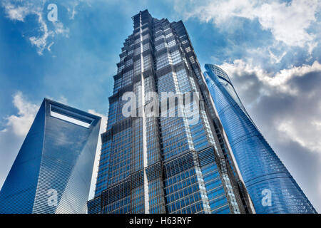 Jin-Mao-Tower drei Wolkenkratzer Überlegungen stellen Muster und Designs Liujiashui Financial District Shanghai China. Stockfoto