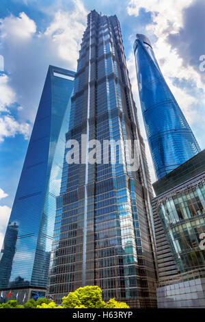 Jin-Mao-Tower drei Wolkenkratzer Überlegungen stellen Muster und Designs Liujiashui Financial District Shanghai China.  Shanghai nach Stockfoto