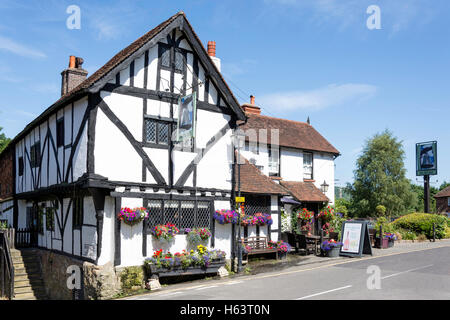 15. Jahrhundert The Old Bell Pub, High Street, alte Oxted, Oxted, Surrey, England, Vereinigtes Königreich Stockfoto