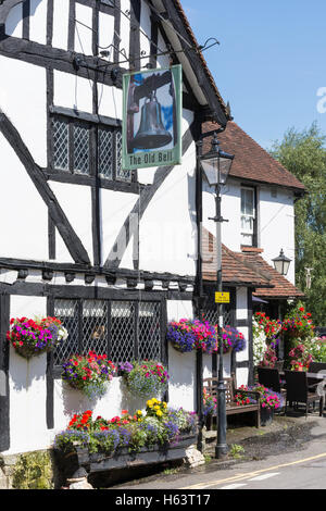 15. Jahrhundert The Old Bell Pub, High Street, alte Oxted, Oxted, Surrey, England, Vereinigtes Königreich Stockfoto