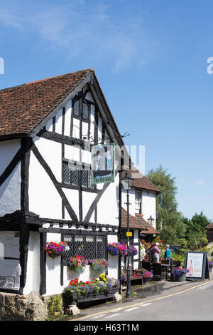 15. Jahrhundert The Old Bell Pub, High Street, alte Oxted, Oxted, Surrey, England, Vereinigtes Königreich Stockfoto