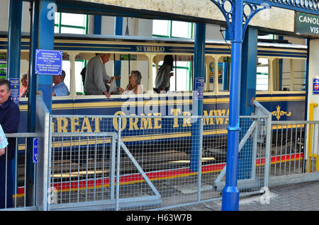 Ein Pkw von der Great Orme Straßenbahn Seilbahn Stockfoto