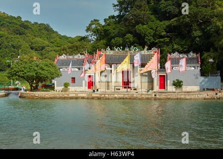 Die historische Yeung Hau Tempel in Tai O, einer unberührten Chinesischen ländlichen Fischerdorf auf der Insel Lantau Hong Kong. Stockfoto