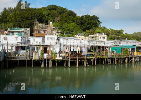 Häuser auf Stelzen in Tai O, einer unberührten Chinesischen ländlichen Fischerdorf auf der Insel Lantau Hong Kong. Stockfoto