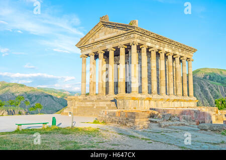 Eines der interessantesten alten Wahrzeichen von Armenien - Garni Tempel, heidnischen Tempel in der klassischen hellenistischen Stil Stockfoto