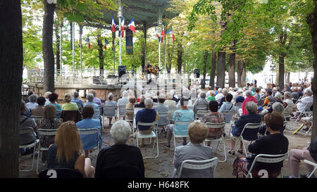 Vichy, die Musikpavillon der Krankenhaus-Feder in der Vichy springs Park, Allier, Auvergne, Frankreich, Europa Stockfoto