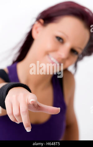Sportliche, junge Frau zeigenden Zeigefinger Stockfoto