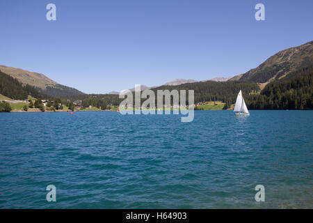 Der Davoser See Graubündens Ansicht der Schweiz im Sommer Stockfoto