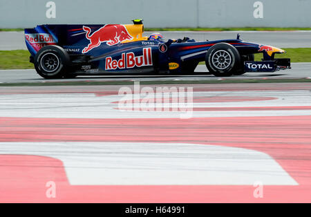 Motorsport, Mark Webber, AUS, in der Red Bull Racing RB5 Rennwagen Formel1 Tests auf dem Circuit de Catalunya Rennen verfolgen in Stockfoto