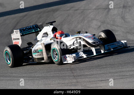 Motorsport, Michael Schumacher, GER, im Mercedes MGP W01 Rennwagen, Formel-1-Tests auf dem Circuit de Catalunya Rennen verfolgen Stockfoto