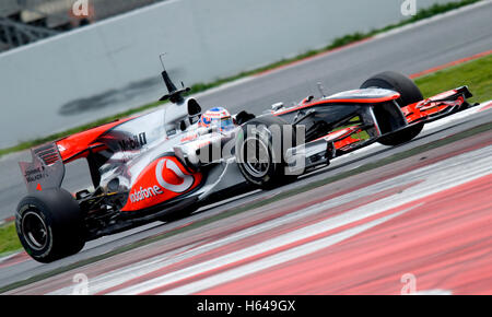 Motorsport, Jenson Button, GBR, im McLaren-Mercedes MP4-25 Rennwagen, Formel-1-Test am Circuit de Catalunya Rennen Stockfoto