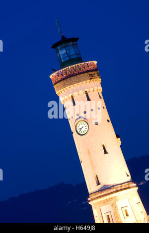 Neuer Lindauer Leuchtturm Leuchtturm am Hafen, Hafeneinfahrt, bei Nacht, Lindau, Bodensee, Bayern Stockfoto