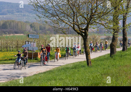 Gruppe von Radfahrern in Bodmann, Bodensee, Baden-Württemberg Stockfoto