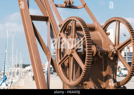 Noirmoutier, Frankreich - 17. März 2016: Noirmoutier Dockside Kran nach der Reparatur Stockfoto