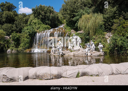 Diana und Actaeon Brunnen am Fuße der großen Kaskade im Garten der Königspalast von Caserta, Italien Stockfoto