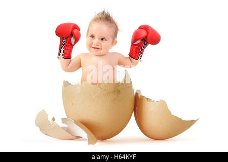 Schönen jungen mit Boxhandschuhen brechen das Ei Stockfoto