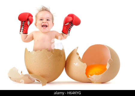 Schönen jungen mit Boxhandschuhen brechen das Ei Stockfoto