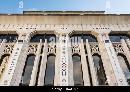 Die Guildhall Art Gallery in der City von London, England, UK Stockfoto