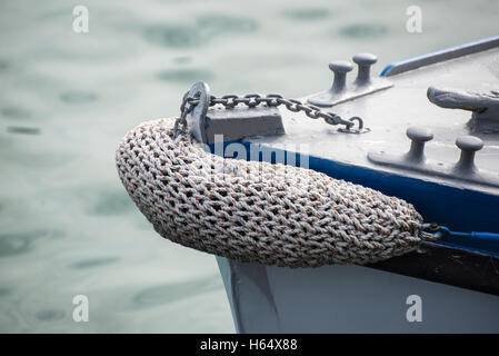 Vintage Bild von schönen Segel Boot Details. Seil, Rumpf, Takelage Segeln Yacht Hintergrund Stockfoto