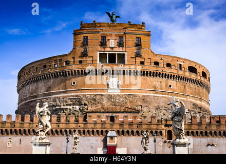 Rom, Italien. Schloss Sant Angelo Dämmerung, als Mausoleum in 123AD alten römischen Reiches Wahrzeichen von Kaiser Hadrian gebaut. Stockfoto