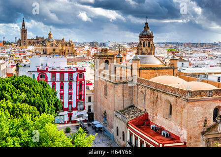 Sevilla, Spanien. Luftbild aus Raum Metropol Parasol (Setas de Sevilla) einer haben den besten Blick auf die Stadt für Stadt in eine Stockfoto