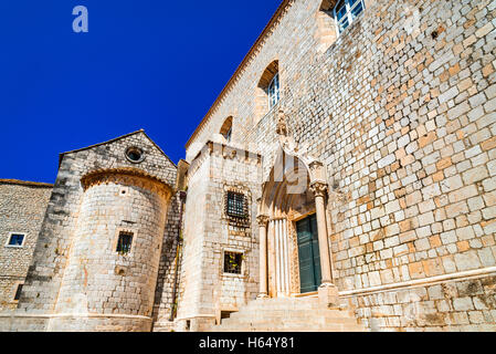 Dubrovnik, Kroatien. Treppen aus Dominikanerkloster und mittelalterlichen Mauern in alte Stadt von Ragusa (Dubrovnik) Stockfoto