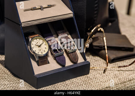 Stylische Herren Uhr In Box Stockfoto