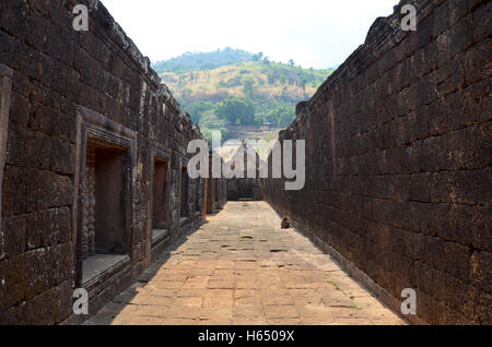 Signalweg innerhalb Wat Phu oder Vat Phou Burg ist eine ruinierte Khmer Hindu-Tempel in Champasak Laos Stockfoto