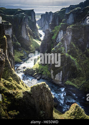 Fjadrargljufur-Canyon im Süden Islands. Stockfoto