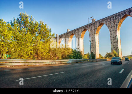 Der Aquädukt Aguas Livres (Portugiesisch: Aqueduto Das Aguas Livres "Aquädukt des freien Wassers") Stockfoto