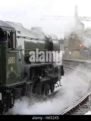 Berühmten Flying Scotsman Dampflok Carnforth Bahnhof auf der Strecke, im National Railway Museum in York verlassen Stockfoto