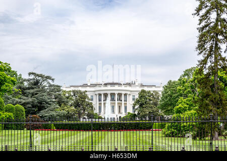 Entworfen von James Hoban, liegt das Weiße Haus in der National Mall in Washington DC Stockfoto