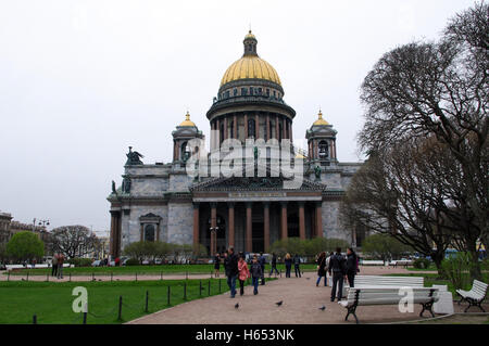 Sankt PETERSBURG, Russland - 1. Mai 2014: Blick auf Saint Isaac Domkuppel oder Isaakievskiy Sobor, Architekt Auguste de Mo Stockfoto