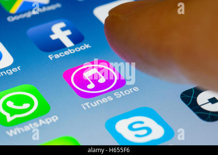 iTunes Store-app auf dem iPhone Smartphone-Bildschirm hautnah Stockfoto
