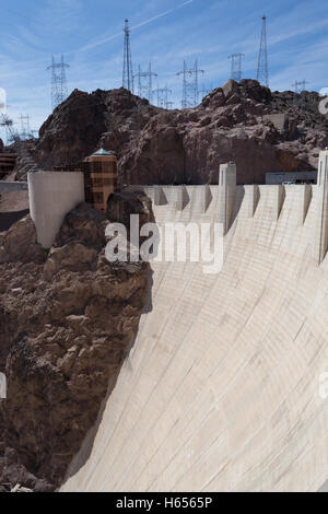 Hoover-Staudamm befindet sich an der Grenze zwischen Nevada und Arizona Stockfoto