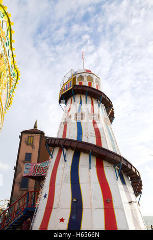 Helter Skelter Kirmes fahren, Pier von Brighton, Brighton, East Sussex UK Stockfoto