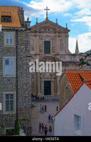 DUBROVNIK, Kroatien - 26. Juni 2015: St. Ignatius Church, bei Einheimischen und Touristen in Dubrovnik, Kroatien Stockfoto