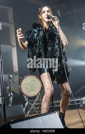 Mailand, Italien. 23. Oktober 2016. Der englische Singer-Songwriter PJ HARVEY führt live auf der Bühne in Alcatraz, sein neues Album "The Hope sechs Abriss Project" Credit: Rodolfo weitertransferiert/Alamy Live News Stockfoto